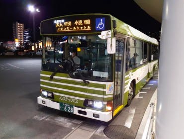 【イオンモール広島府中】モール内広告 シャトルバス車内広告の画像