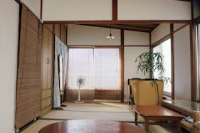 【関原商店街】撮影やワークショップに利用可能な昔懐かしい雰囲気のレンタルスペース(2F)