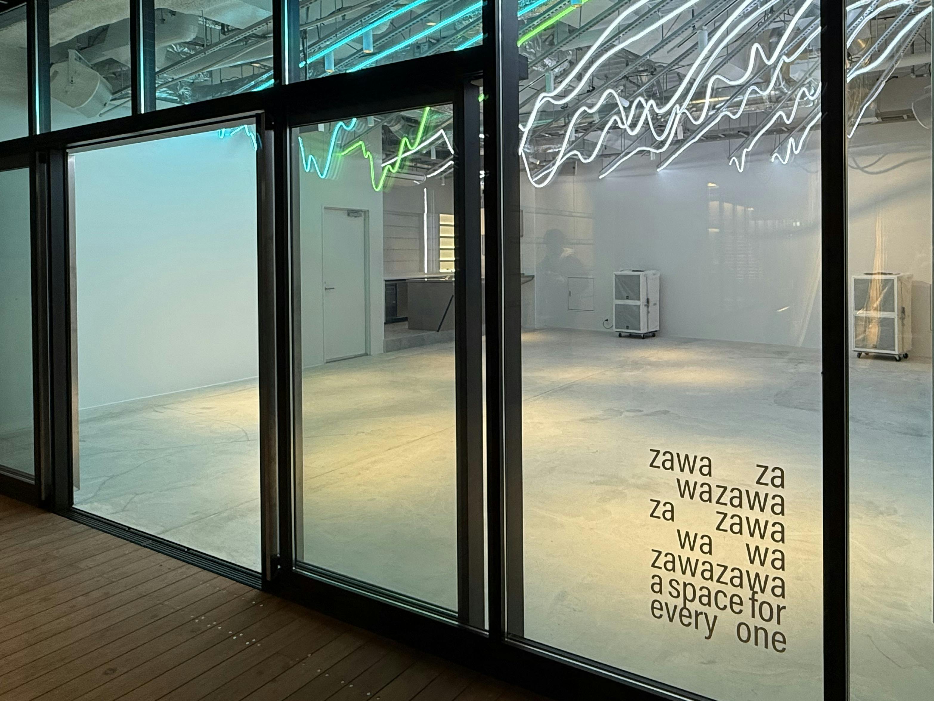 スタジオ出入口