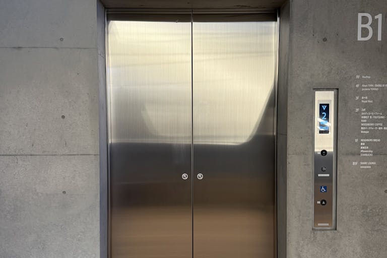 搬入用エレベーターあり