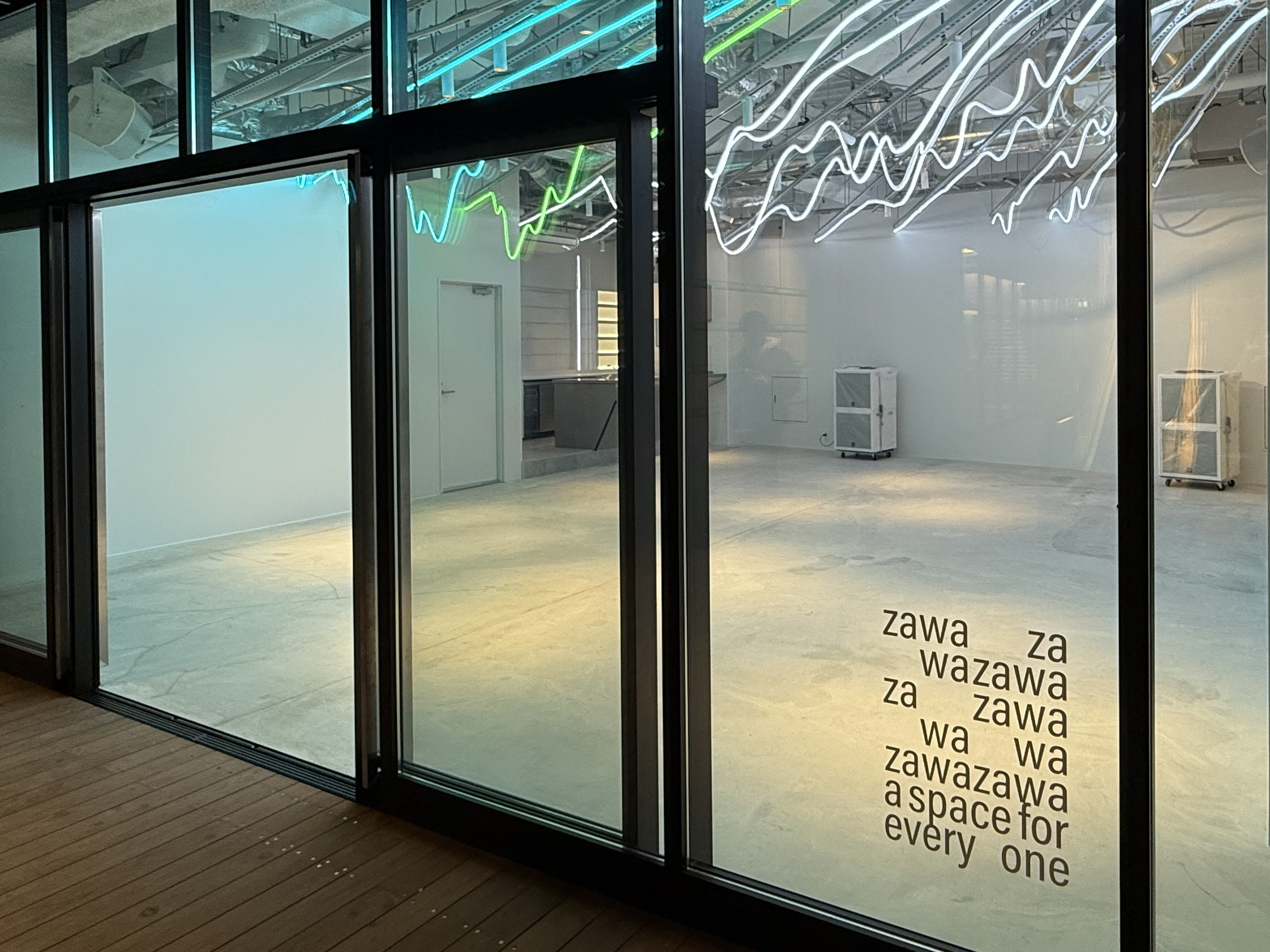 スタジオ出入口