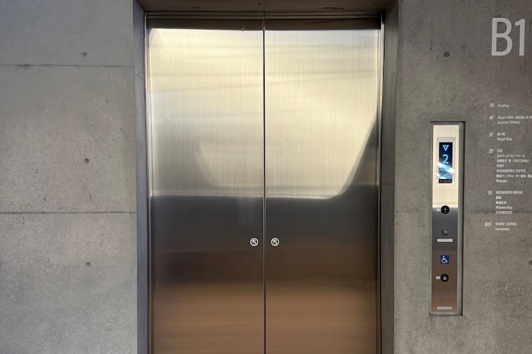 搬入用エレベーターあり