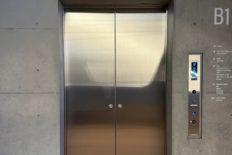 搬入用エレベーターあり