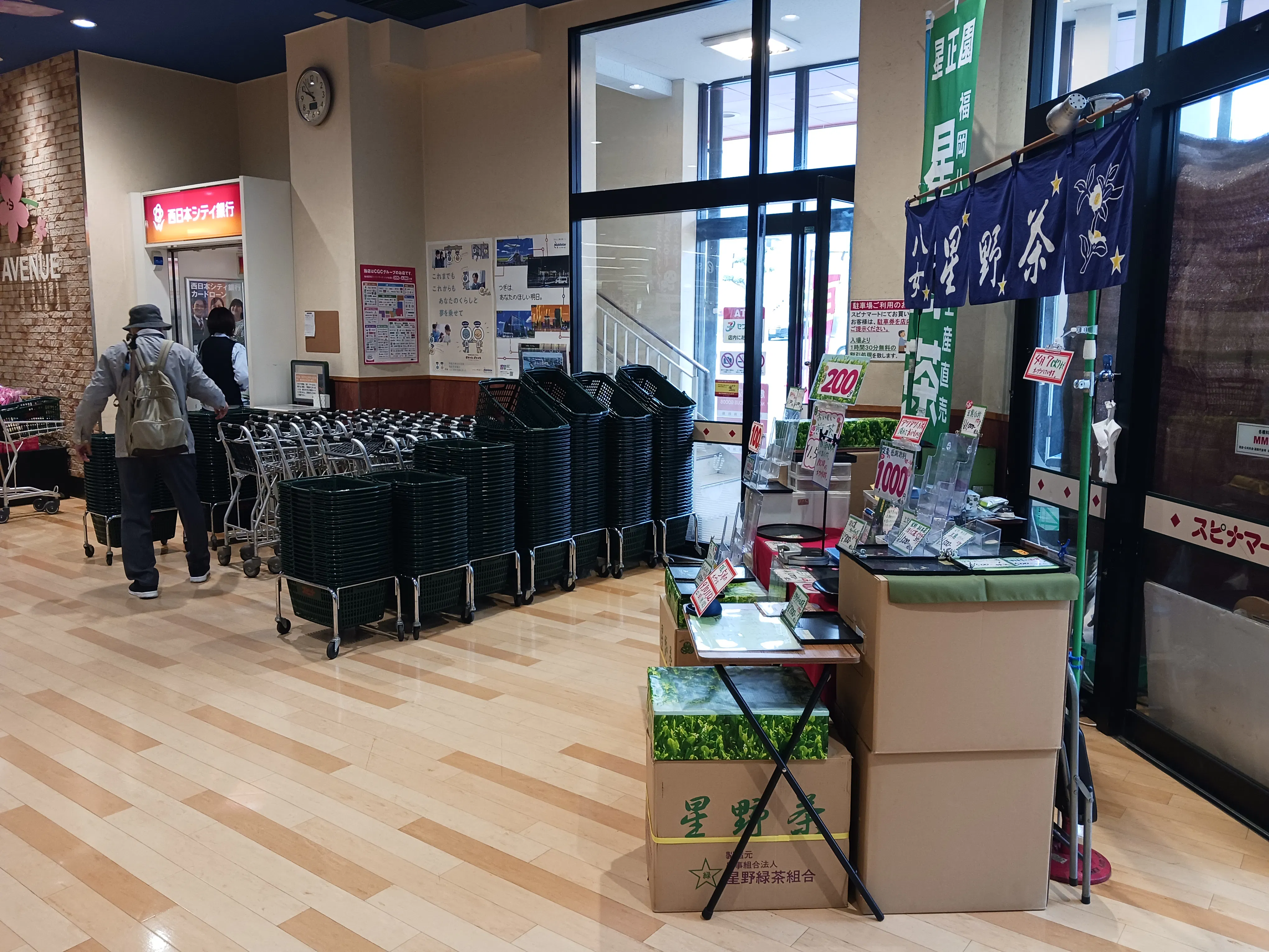 【スピナマートさくら通り店】入り口横 販促プロモーションや物販に最適なスーパー店内催事イベントスペース
