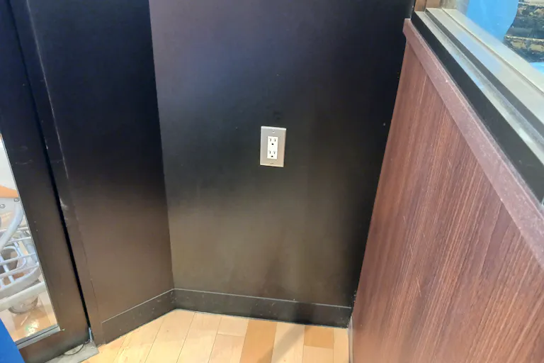 【スピナマートさくら通り店】入り口横 販促プロモーションや物販に最適なスーパー店内催事イベントスペースの画像3