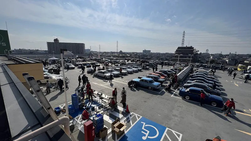【ヘイワールド!!/スカイエリア】車両展示会やマルシェ等の大規模屋外イベントに最適な地域密着型の商業施設屋上のイベントスペース