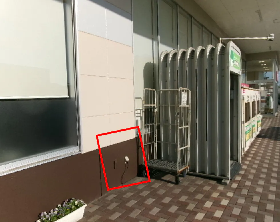 【マックスバリュ港北店】店舗正面軒下 販促プロモーションや物販に最適なスーパー店外催事イベントスペース