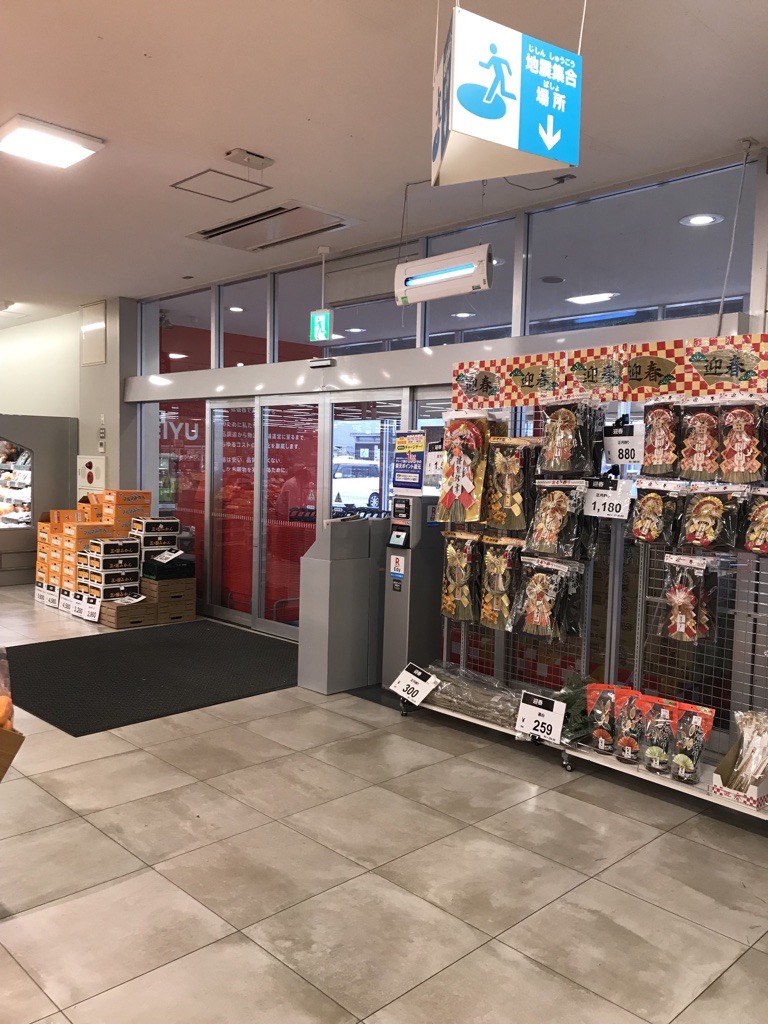【西友　松川店】店内入口横（青果売場前）　プロモーション用途や物販、食物販のポップアップストアに最適なスーパー店内催事イベントスペース