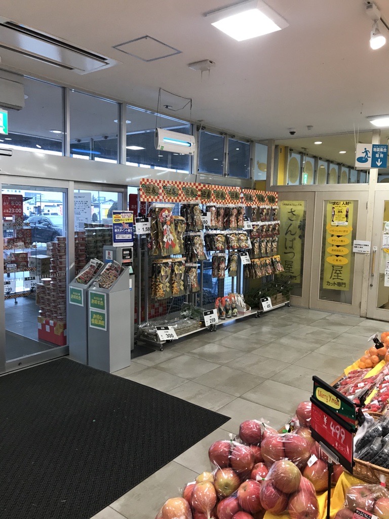 【西友　松川店】店内入口横（青果売場前）　プロモーション用途や物販、食物販のポップアップストアに最適なスーパー店内催事イベントスペース