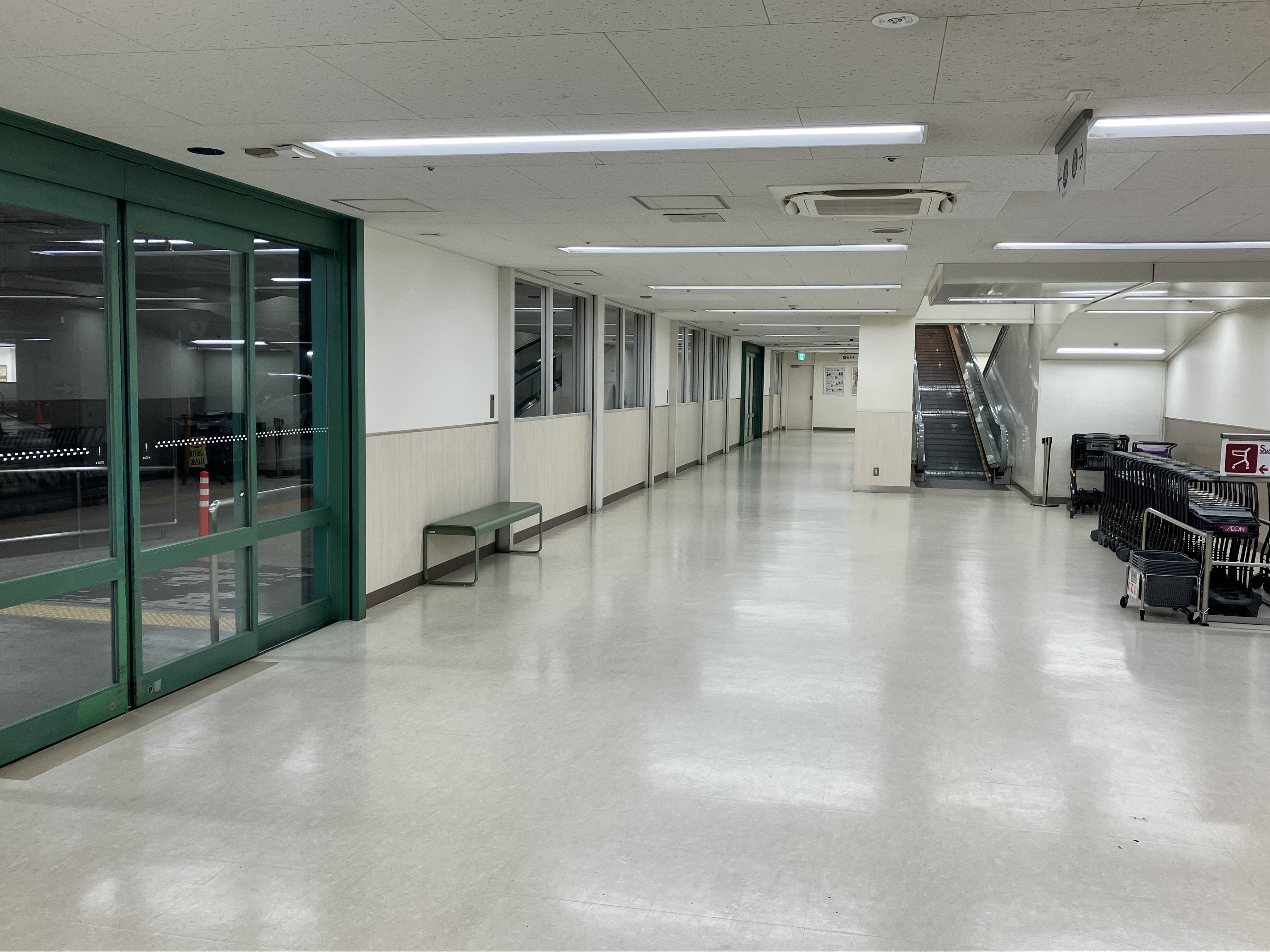 【SOCOLA南行徳】地下2階駐車場エレベーターホール　物販、食物販のポップアップストアや販促プロモーションに最適な催事イベントスペース