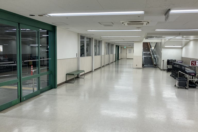 【SOCOLA南行徳】地下2階駐車場エレベーターホール 物販、食物販のポップアップストアや販促プロモーションに最適な催事イベントスペースの画像3