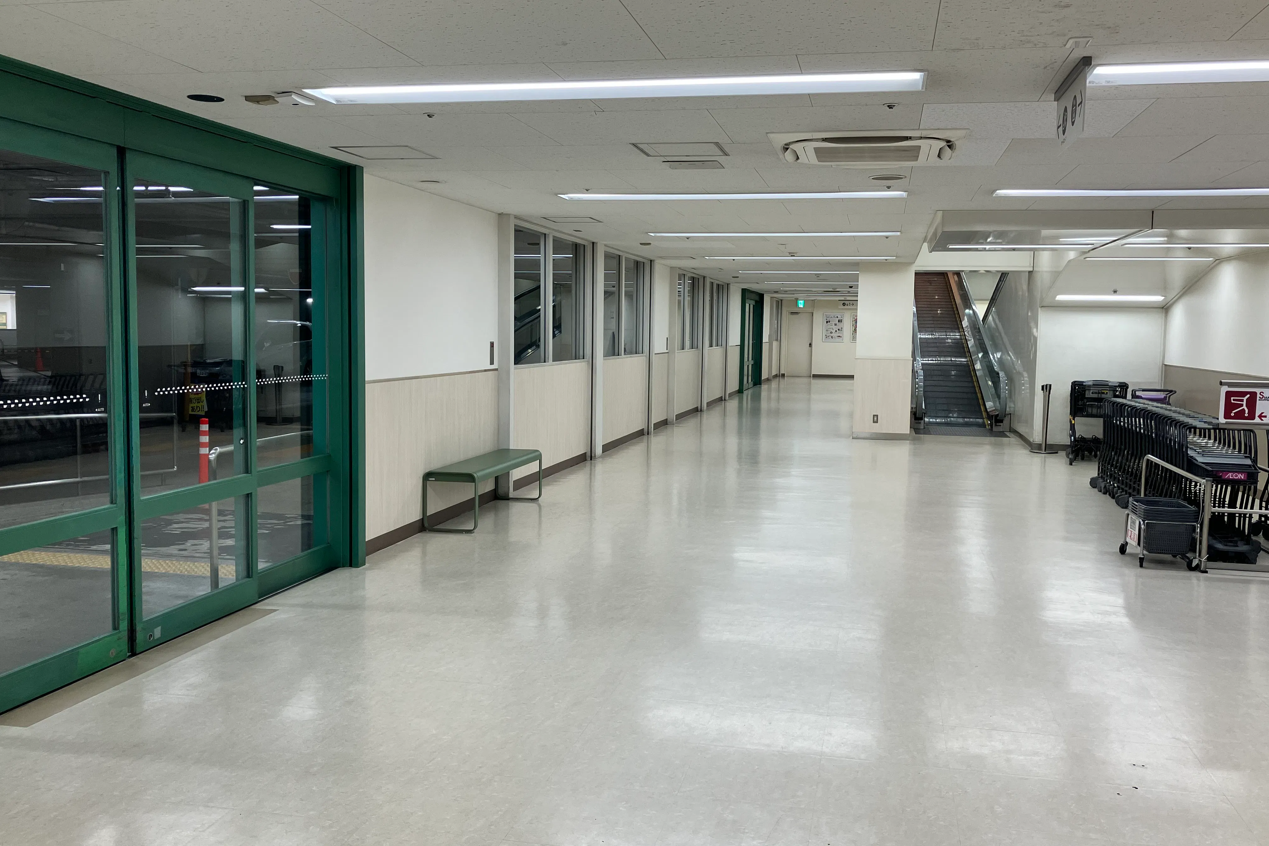 【SOCOLA南行徳】地下2階駐車場エレベーターホール 物販、食物販のポップアップストアや販促プロモーションに最適な催事イベントスペース