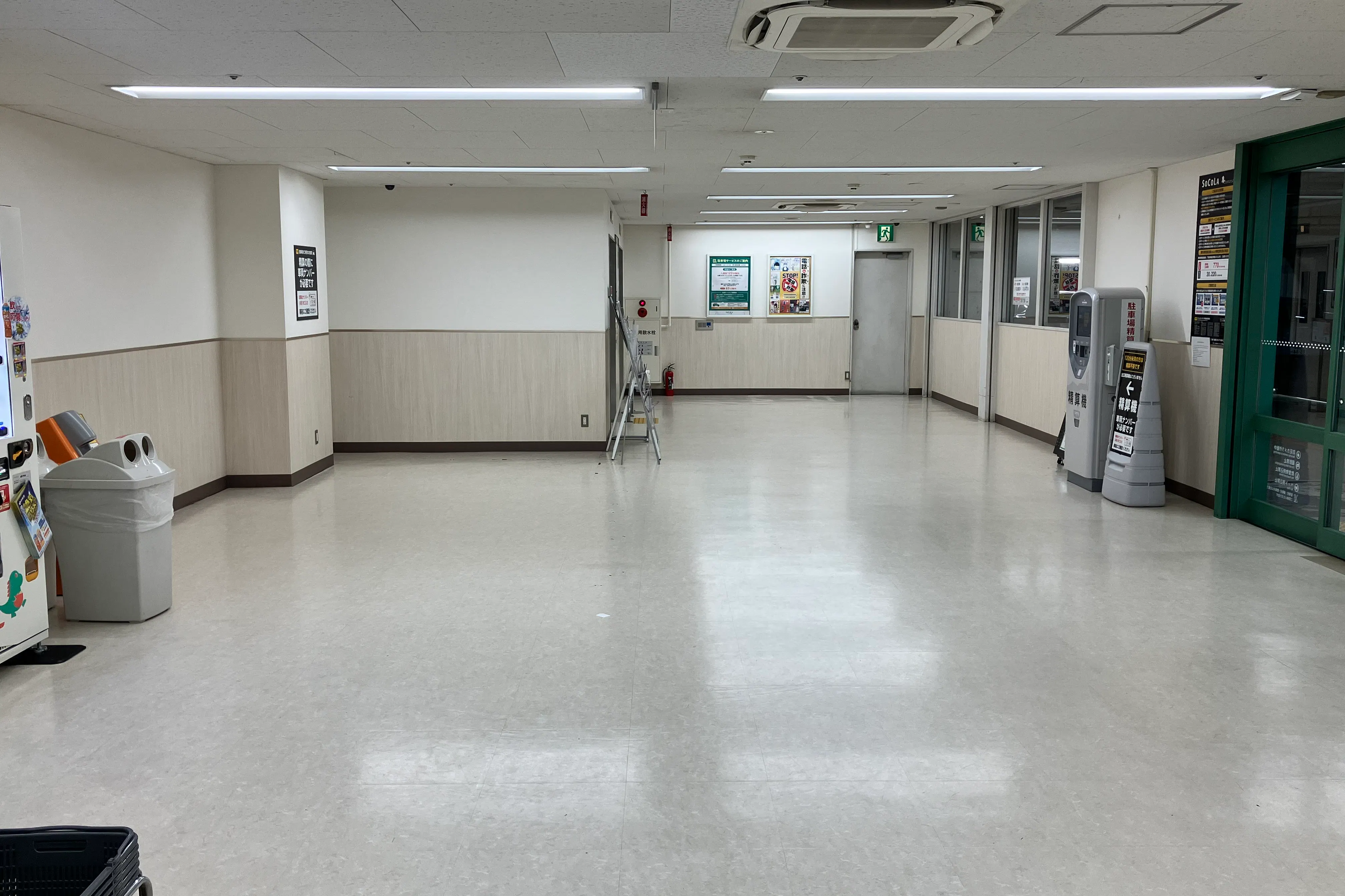 【SOCOLA南行徳】地下2階駐車場エレベーターホール 物販、食物販のポップアップストアや販促プロモーションに最適な催事イベントスペース