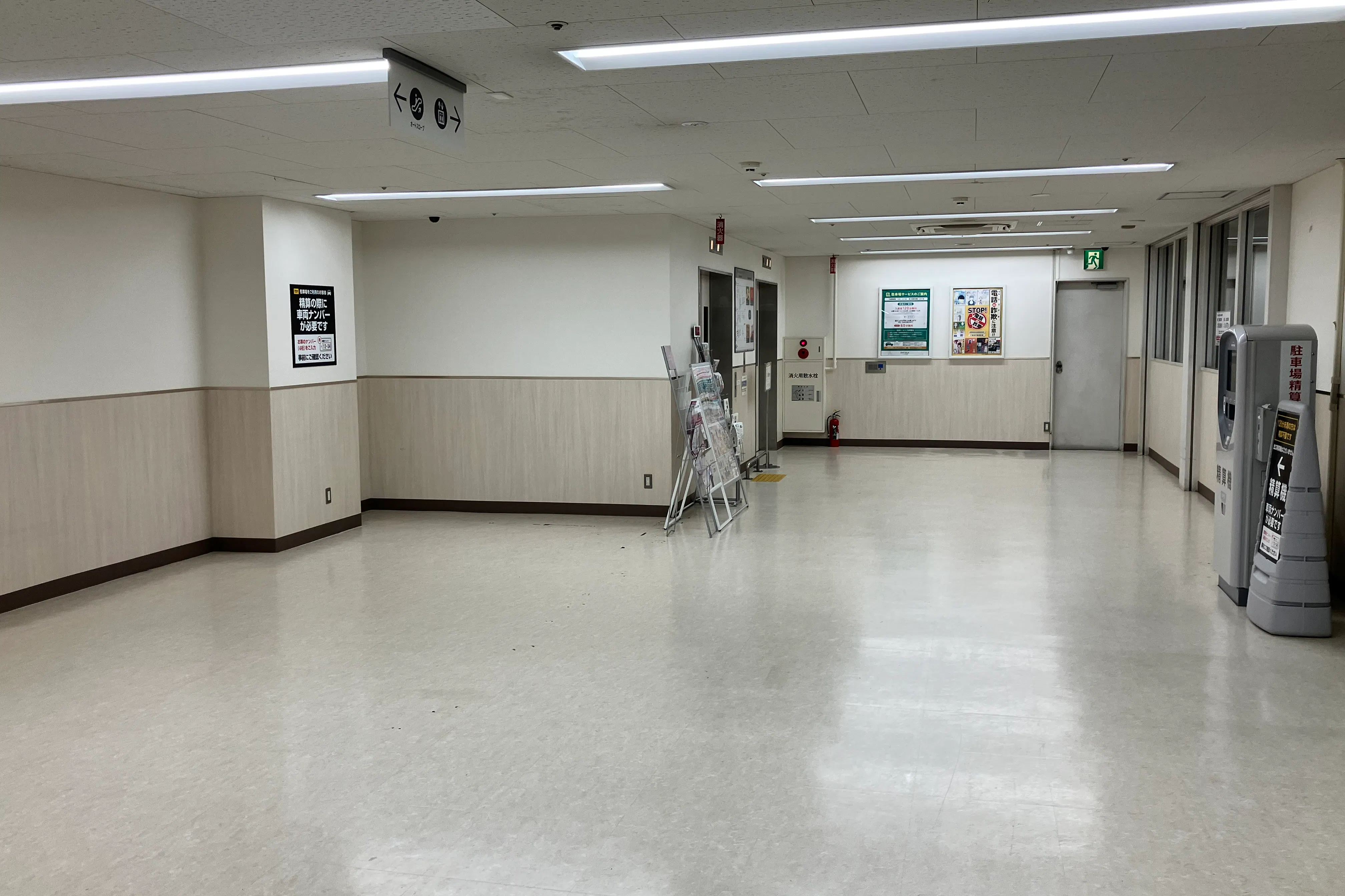 【SOCOLA南行徳】地下2階駐車場エレベーターホール 物販、食物販のポップアップストアや販促プロモーションに最適な催事イベントスペース