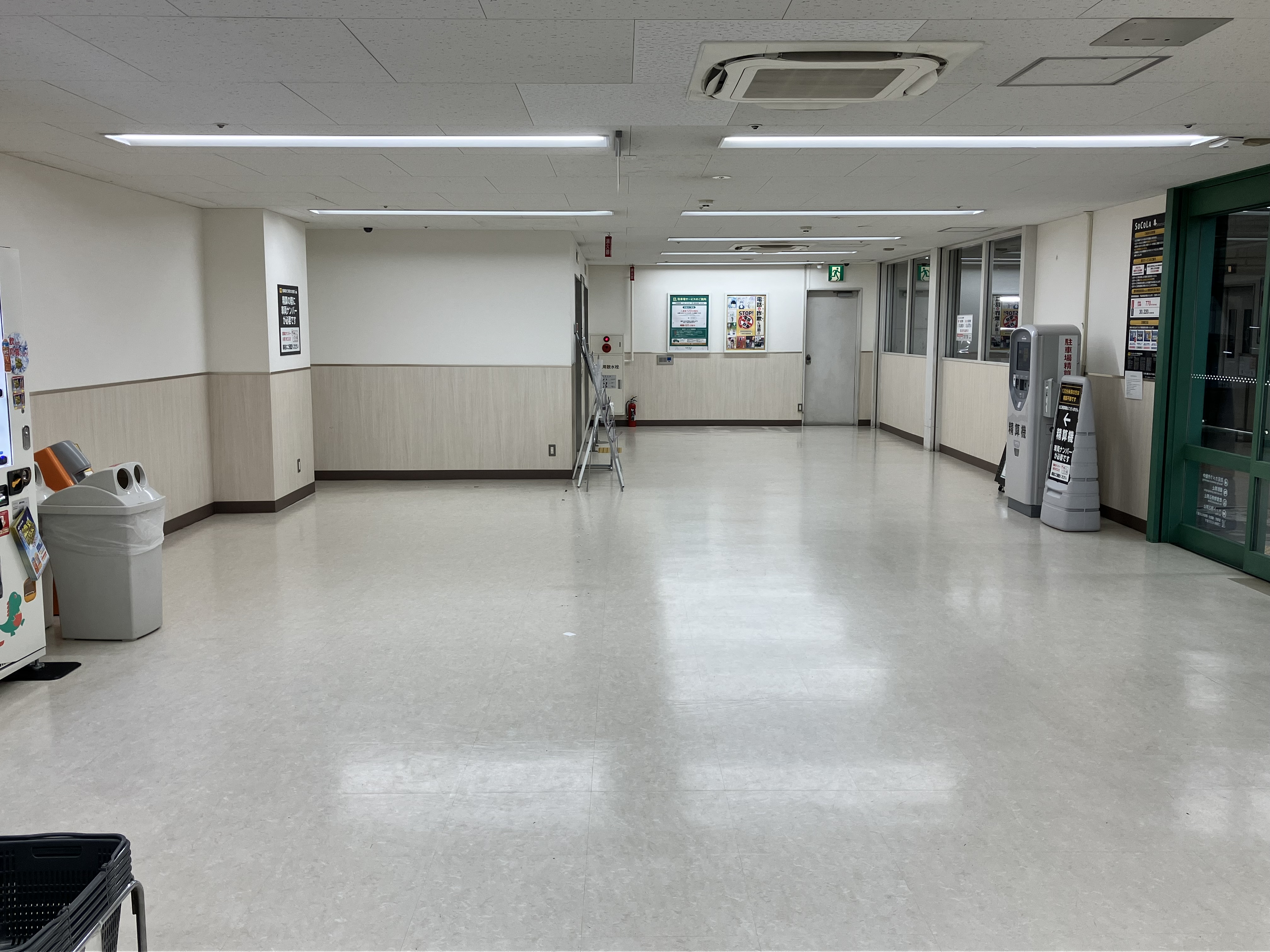 【SOCOLA南行徳】地下2階駐車場エレベーターホール　物販、食物販のポップアップストアや販促プロモーションに最適な催事イベントスペース