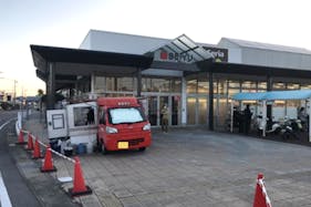 【西友 味岡店】店舗外 (入口横 屋根なし) キッチンカー、お好み焼き・たいやき・クレープ など販売におすすめな屋外催事イベントスペース