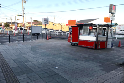 【西友　味岡店】店舗外 (入口横 屋根なし)　キッチンカー、お好み焼き・たいやき・クレープ など販売におすすめな屋外催事イベントスペース
