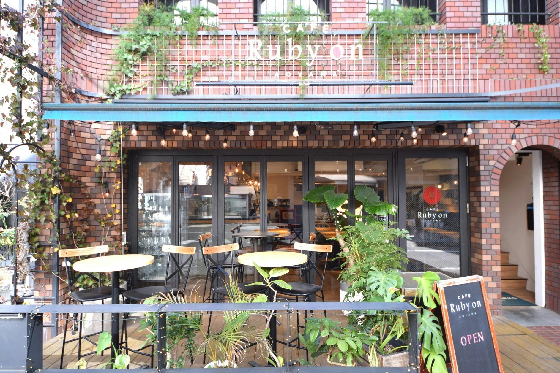 【表参道駅6分】 動画やスチール撮影に最適なレンガ壁の外観が特徴的な路面レンタルスペース