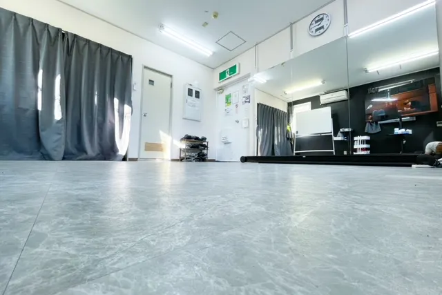 【行徳駅3分】ポップアップストアやイベント使用に適した白を基調としたシンプルな内装のエアコン付きイベントスペース