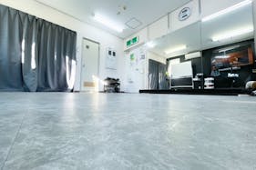 【行徳駅3分】ポップアップストアやイベント使用に適した白を基調としたシンプルな内装のエアコン付きイベントスペース