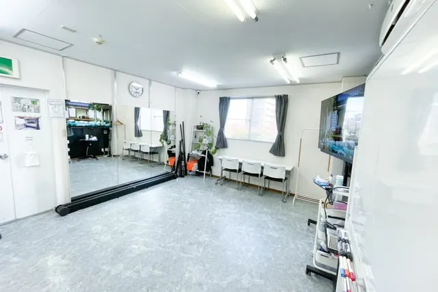 【行徳駅3分】ポップアップストアやイベント使用に適した白を基調としたシンプルな内装のエアコン付きイベントスペース