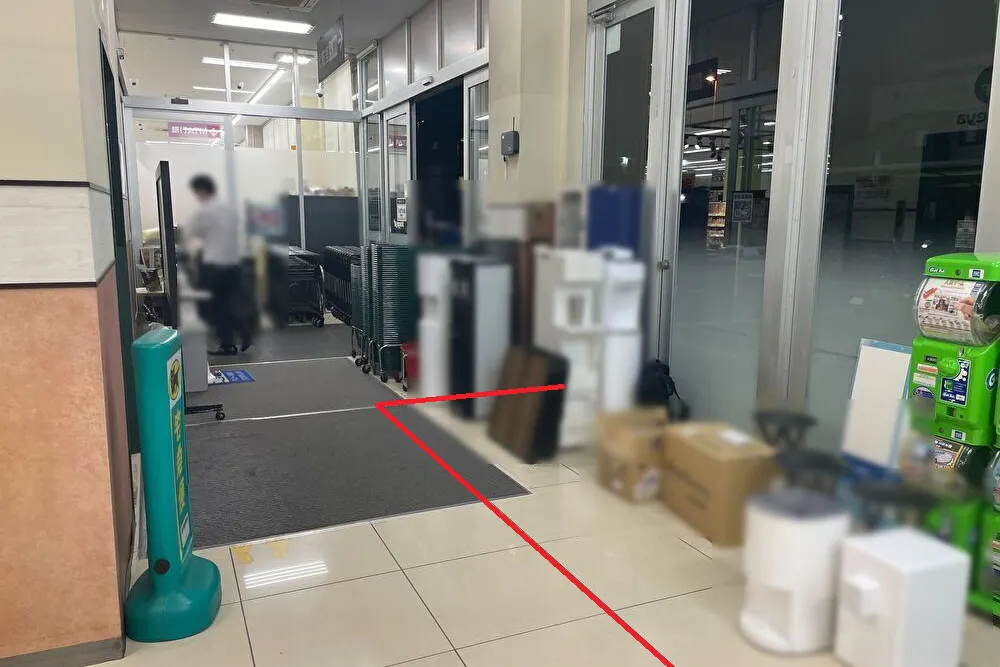 【いなげや大和高座渋谷店】各種プロモーションイベントに最適なスーパーマーケットの店内エレベーター前スペース