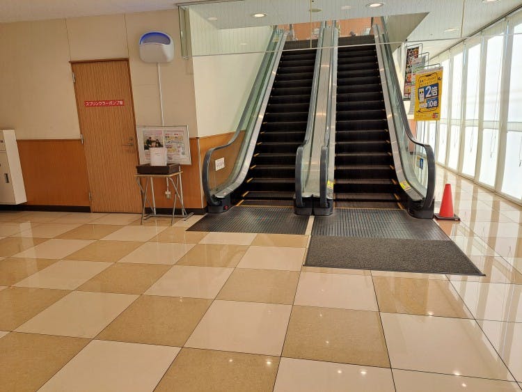 【マミーマート南中野】販促プロモーションに最適な1階エスカレーターホールにあるイベントスペース