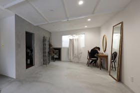 【四ツ橋駅3分】展示会や撮影に適した自然光が入るビンテージ家具が素敵なスタジオ