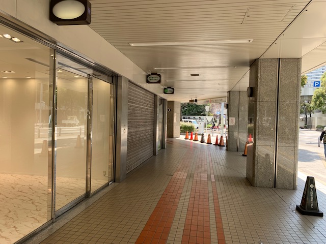 大阪駅前第4ビル外向き店舗
