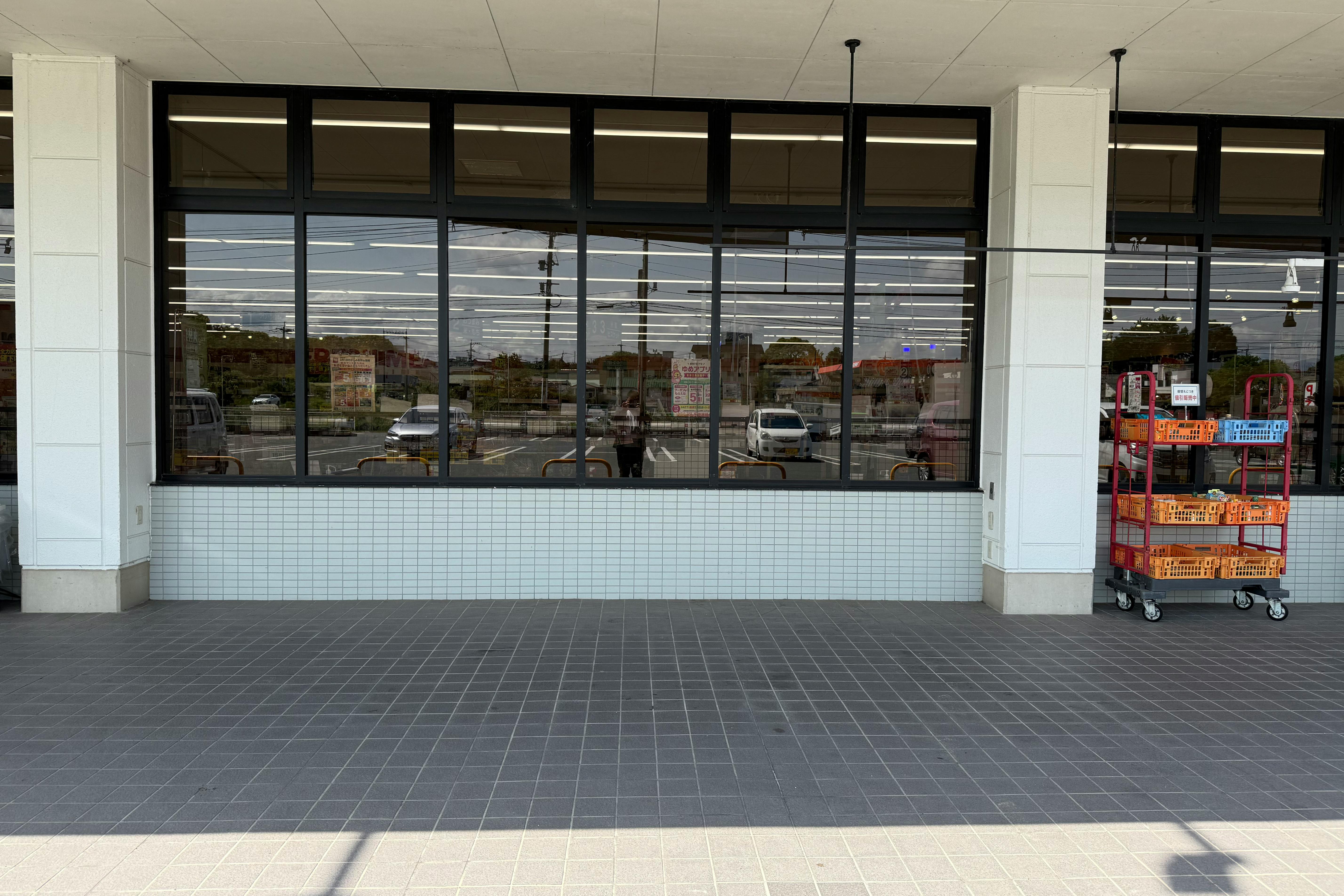 【ゆめマート 花瀬】屋外軒先 キッチンカーや販促プロモーションにおすすめな催事イベントスペース