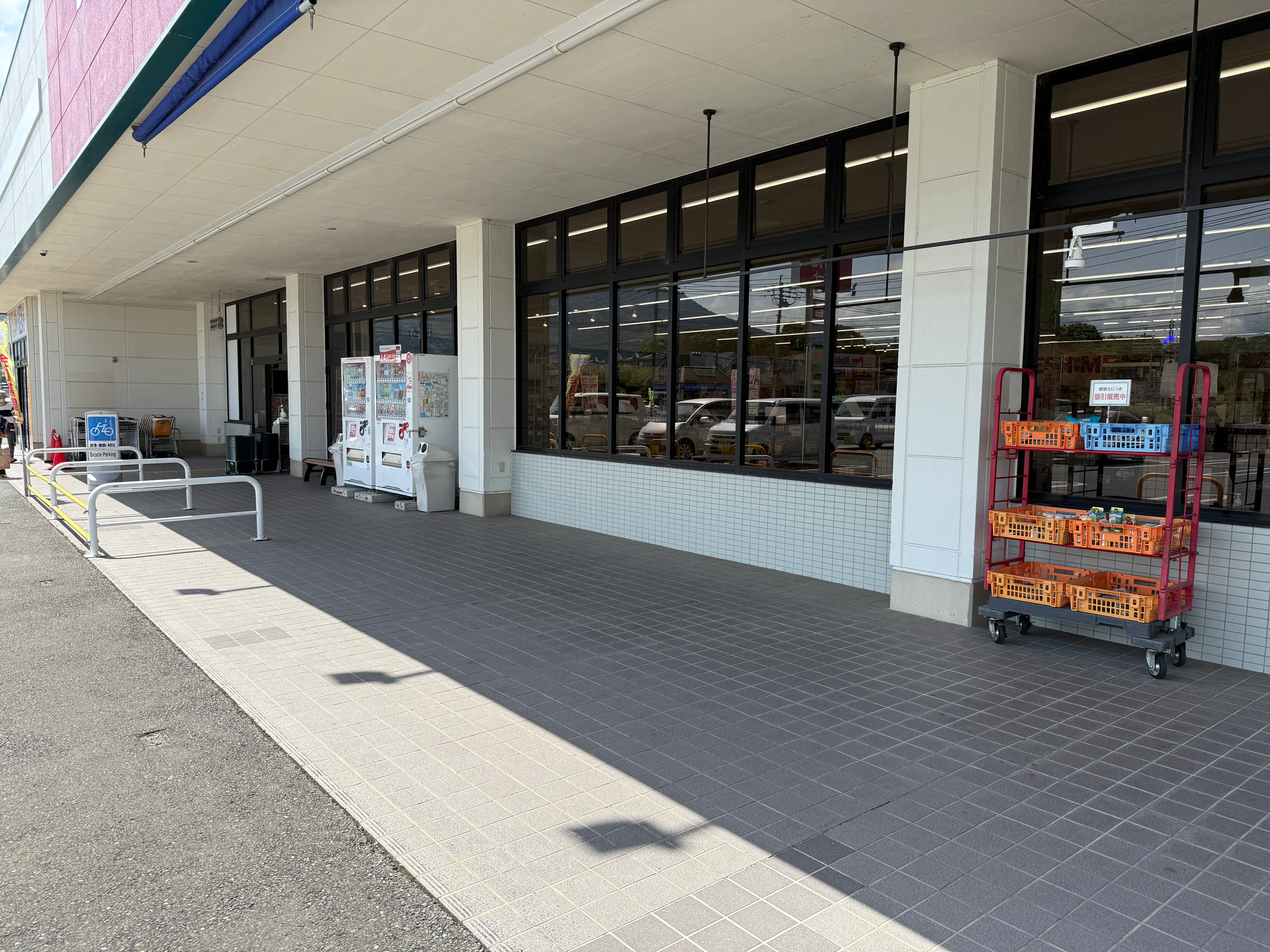 【ゆめマート 花瀬】屋外軒先　キッチンカーや販促プロモーションにおすすめな催事イベントスペース