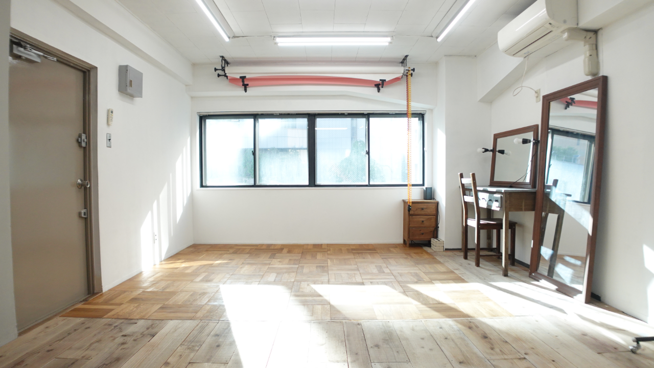 【恵比寿駅5分】各種展示会やポップアップ、撮影用途に最適な白基調のレンタルスペース