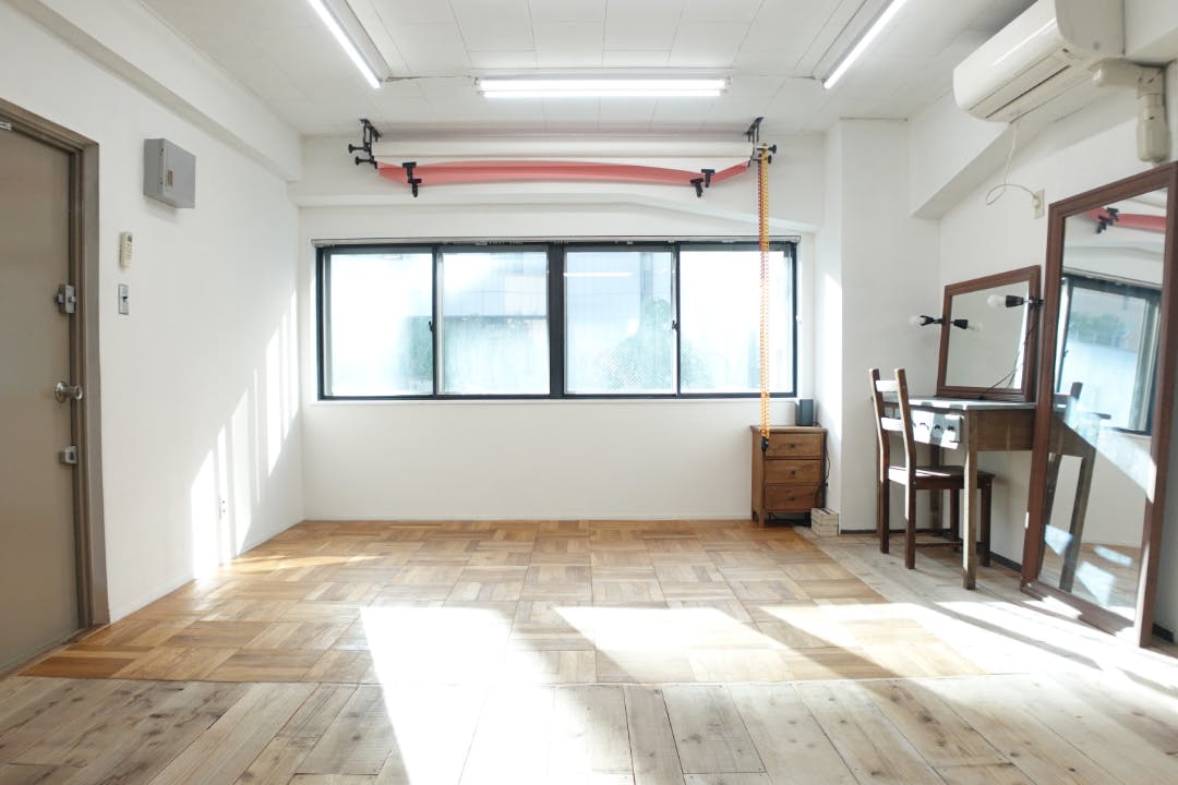 【恵比寿駅5分】各種展示会やポップアップ、撮影用途に最適な白基調のレンタルスペース