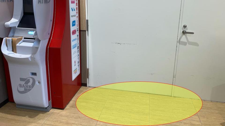 【サンフレッシュ狛田店】企業プロモーションイベントや物販に最適な地域密着型スーパー内ATM横の催事スペースの画像