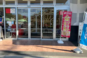 【西友 東大和店】1F入口前軒先 プロモーション用途や物販、食物販のポップアップストアに最適なスーパーの屋外催事イベントスペース