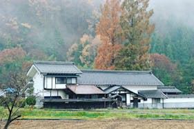 【長野県筑北村】ロケなどの撮影用途や短期の宿泊施設経営に最適な明治元年に建てられた築150年の古民家一棟貸し