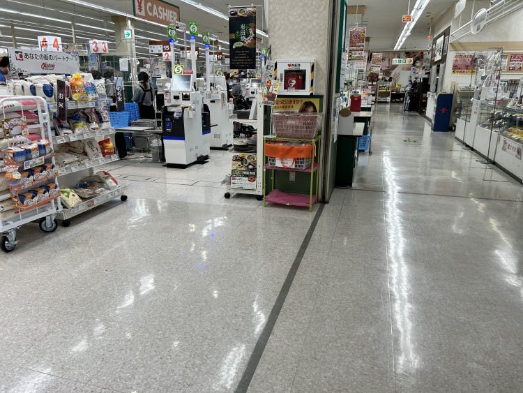 【オークワ香芝南】販促キャンペーンやプロモーションイベントに適した南入口横(食品側)スペースの画像