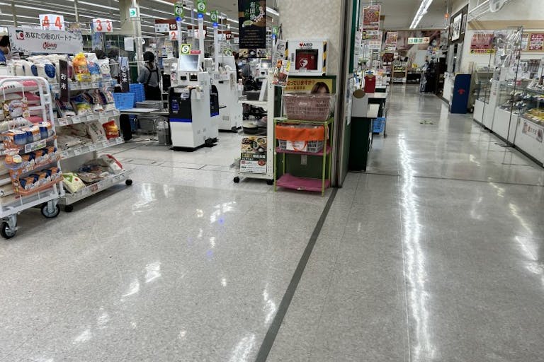 【オークワ香芝南】販促キャンペーンやプロモーションイベントに適した南入口横(食品側)スペースの画像1