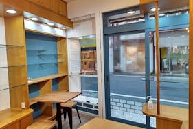 【東武東上線東武練馬駅1分/1F】個展やグループ展等のアート展、物販、食物販、アパレルや雑貨などの ポップアップストアに最適な「北町商店街」の路面ギャラリースペース