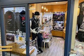 【東武東上線東武練馬駅1分/1F】個展やグループ展等のアート展、物販、食物販、アパレルや雑貨などの ポップアップストアに最適な「北町商店街」の路面ギャラリースペース