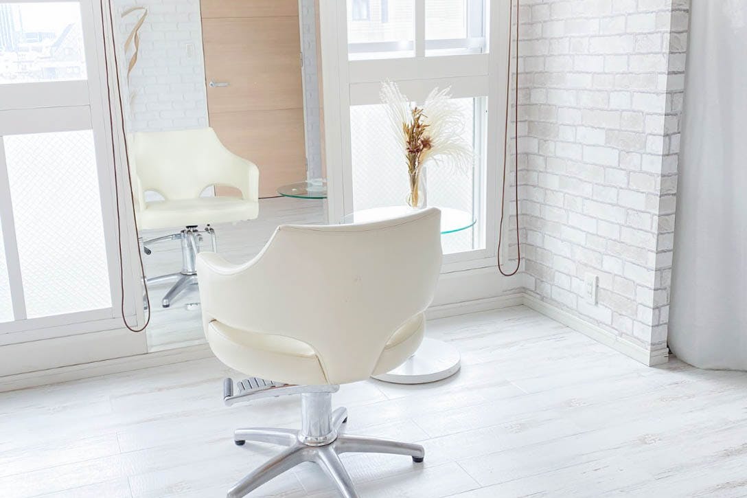 【代官山駅4分】雑誌のインタビュー撮影やYouTubeのライブ配信に最適な自然光豊かでネット環境や備品が充実したヘアサロン内撮影スタジオ