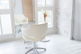 【代官山駅4分】雑誌のインタビュー撮影やYouTubeのライブ配信に最適な自然光豊かでネット環境や備品が充実したヘアサロン内撮影スタジオ