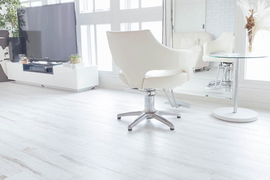 【代官山駅4分】雑誌のインタビュー撮影やYouTubeのライブ配信に最適な自然光豊かでネット環境や備品が充実したヘアサロン内撮影スタジオ