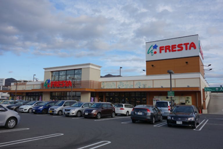 【フレスタ波出石店】プロモーションに最適な店内イートインスペースの画像2