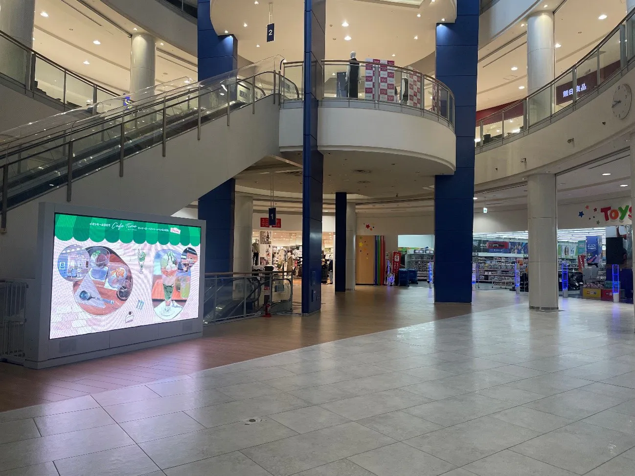 【イオンモール伊丹】1F エンターテイメントコートの画像