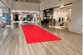 【アミュプラザ鹿児島】ファッション関係の雑貨やコスメ、アパレル商品の物販催事に適したコンパクトなイベントスペース(2F郵便局側エスカレーター近く)