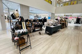 【アミュプラザ鹿児島】ファッション関係の雑貨やコスメ、アパレル商品の物販催事に適したコンパクトなイベントスペース(2F郵便局側エスカレーター近く)