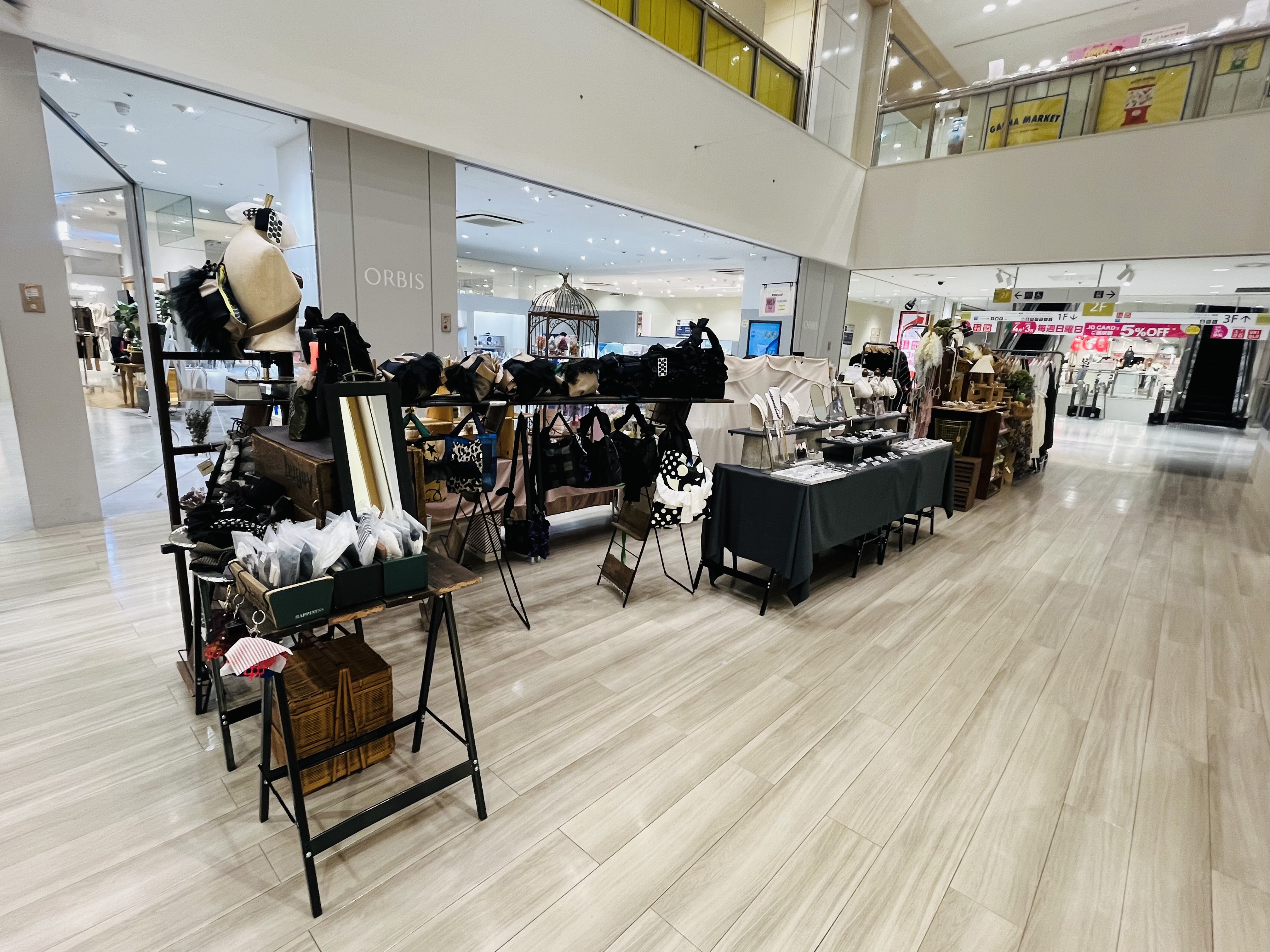 【アミュプラザ鹿児島】ファッション関係の雑貨やコスメ、アパレル商品の物販催事に適したコンパクトなイベントスペース（2F郵便局側エスカレーター近く）