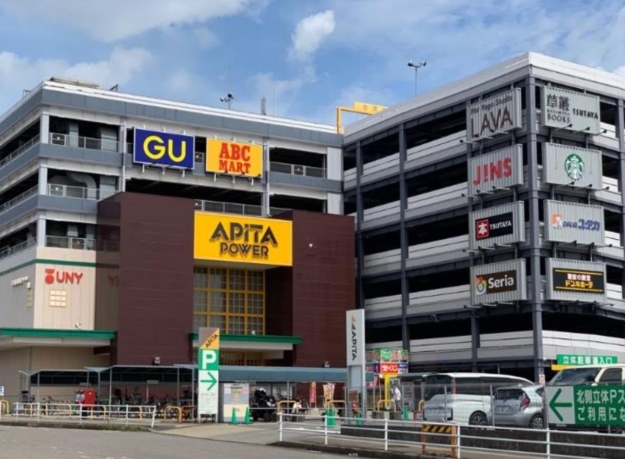 【アピタパワー新守山店】販促プロモーションや食物販に最適な1F南側出入口のイベントスペース