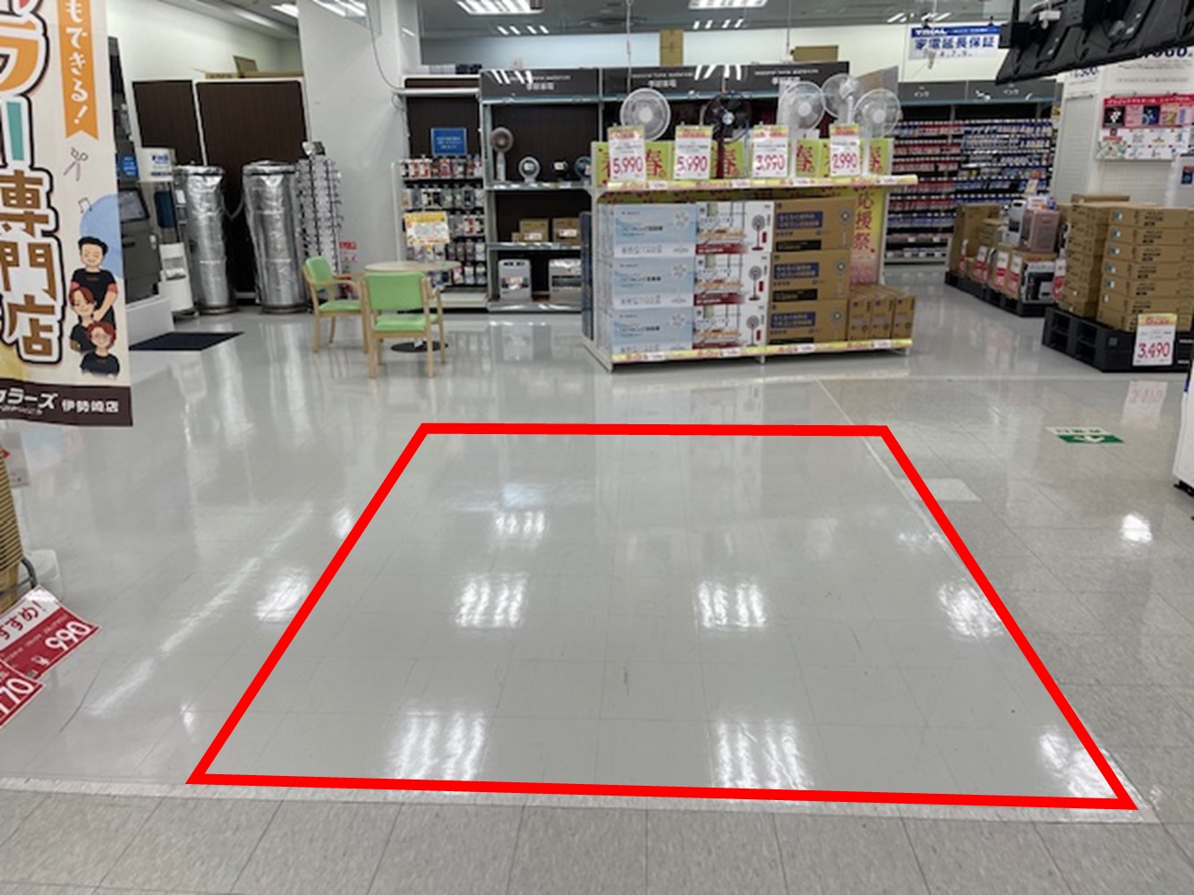 【メガセンタートライアル伊勢崎中央店】⑤食物販や出張販売に適した1階レジ奥スペース